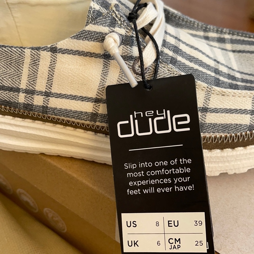 Hey Dude size 8